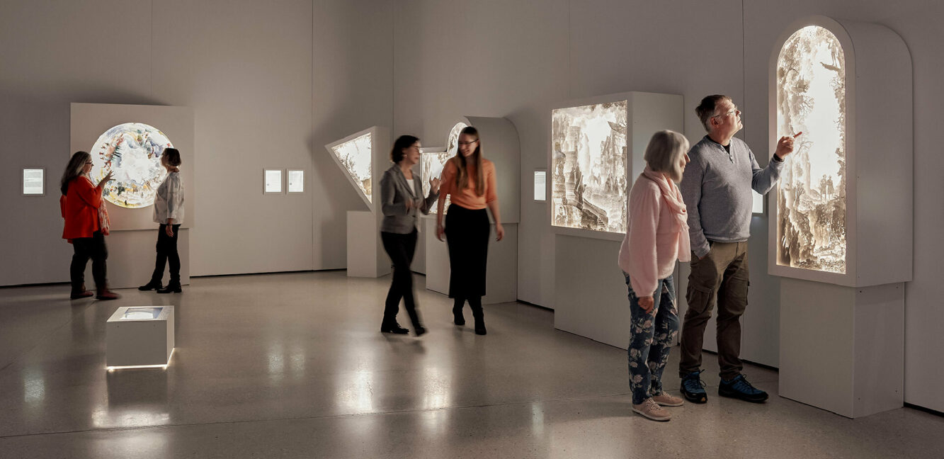 Room view with the dioramas by Alexej Tchernyi ‘Märchendichtung’ | Photo: Nicolas Wefers